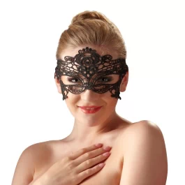 Kaunis broderiipitsist silmademask