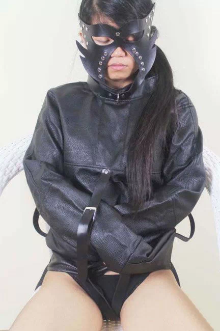 Must PVC hullusärk