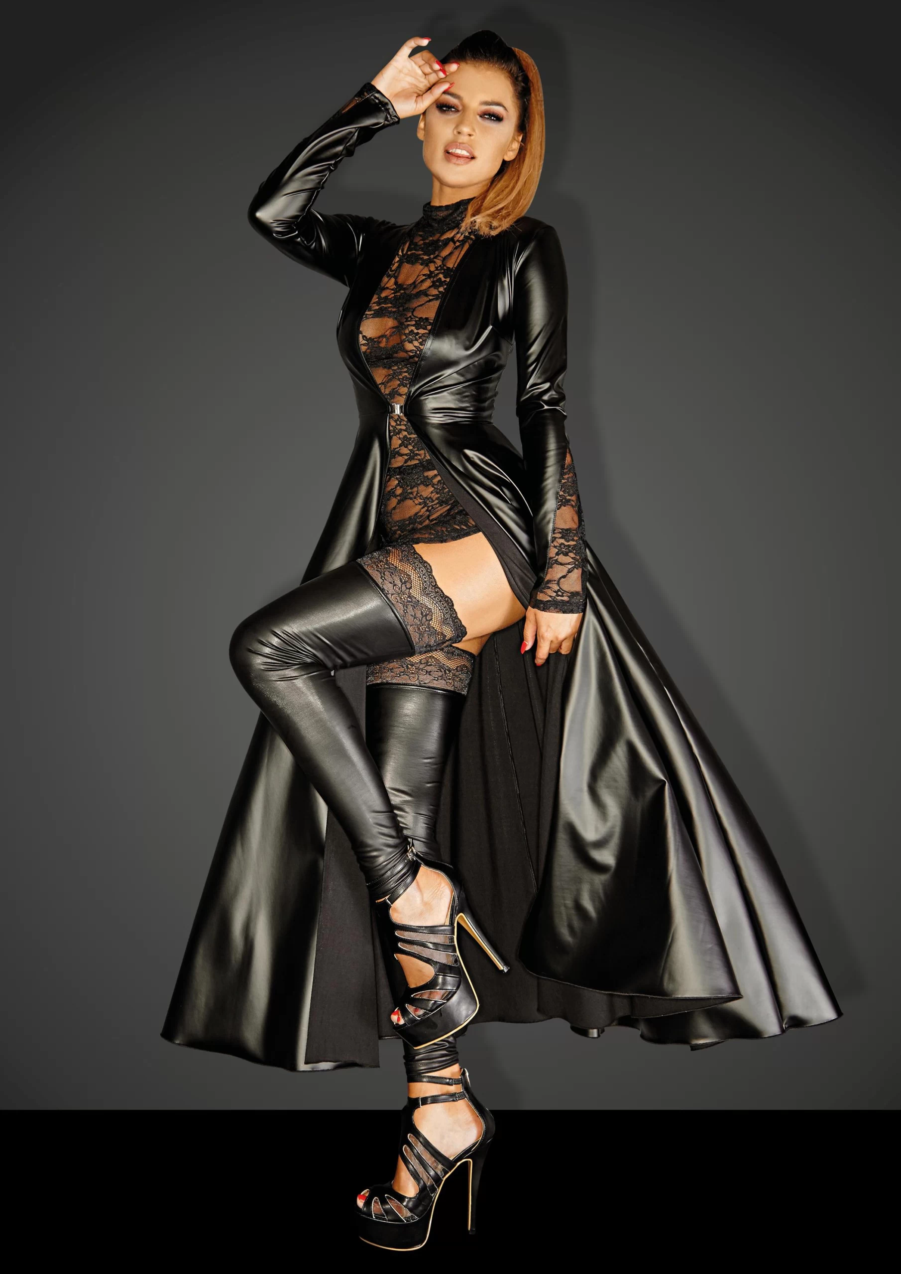 Noir Diva mantel F128C
