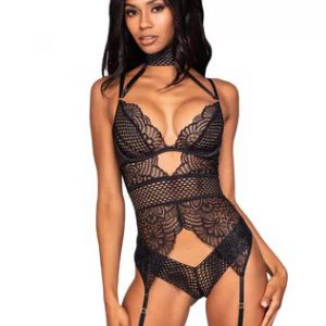 Dreamgirl mustast pitsist sukahoidjaga bodi