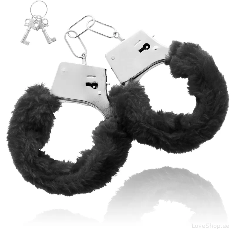 Karvase kattega käerauad Öhmama (mustad)