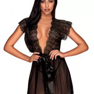 Obsessive Romanesa must läbipaistvast tüllist negližee