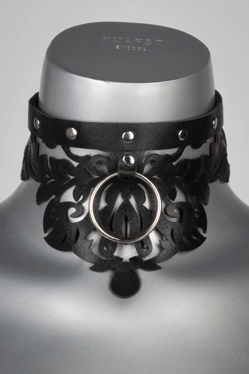 Voyeur X Collar Lucy