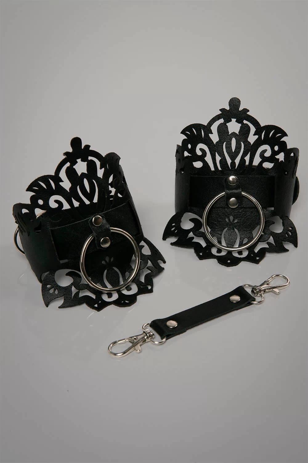 Voyeur X Handcuffs Lucy